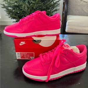 Nike dunk low hyper pink